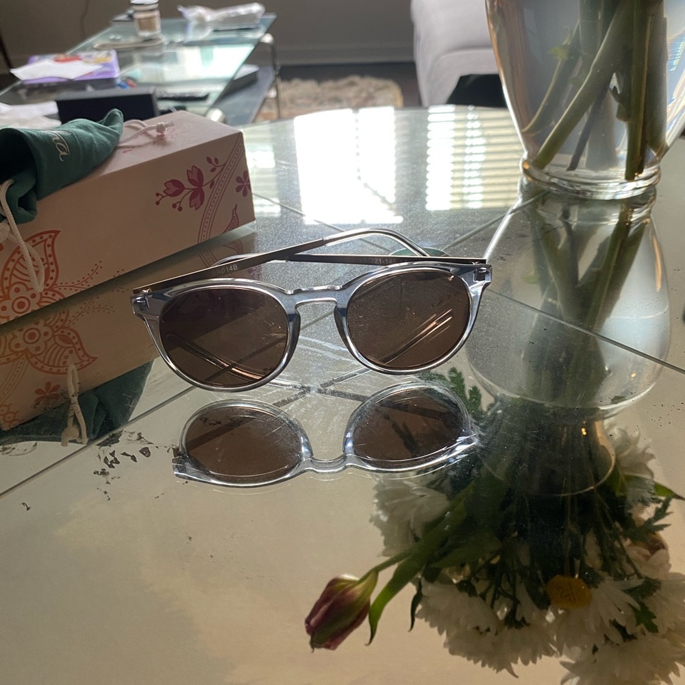 NWT round Sunglasses